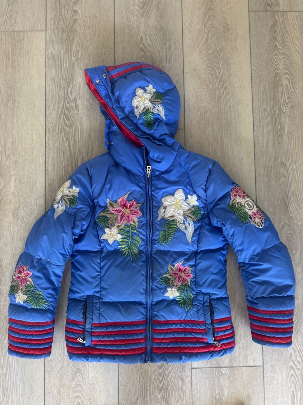 Bogner vintage Girls' Blue Floral Embroidered Puffer Ski Jacket w Hood size ML